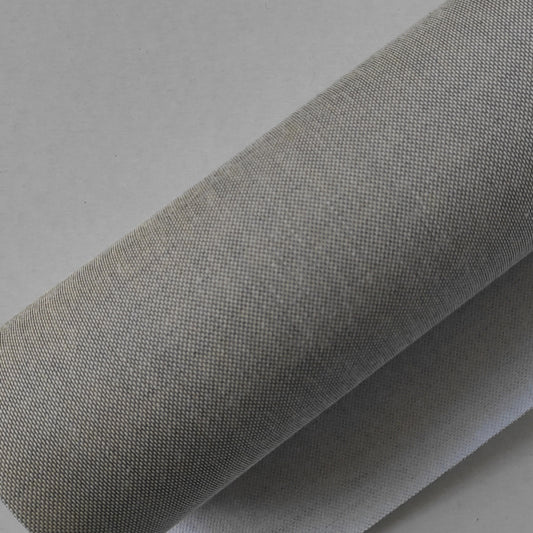 Teletta da legatoria colore grigio sabbia. Grigio chiaro con sottotono neutro-freddo. Tessuto uniforme e compatto, versatile e raffinato.