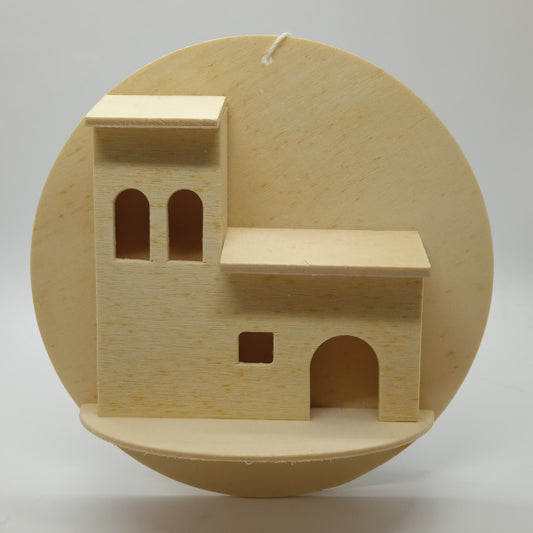 Disco in legno naturale grezzo con paesaggio per creare decorazioni da appendere o inserire all'interno delle sfere in plastica apribili. Diametro 14 cm.