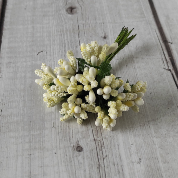 Mazzolino con 12 bacche "Mini Berry" colore avorio ideali per decorare bomboniere.