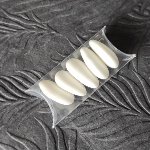 Tubo in PVC con apertura/chiusura in entrambe le estremità. Ideale per confezionare 5 confetti.