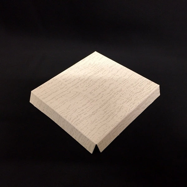 fondo rialzato in cartoncino avorio per scatole in PVC