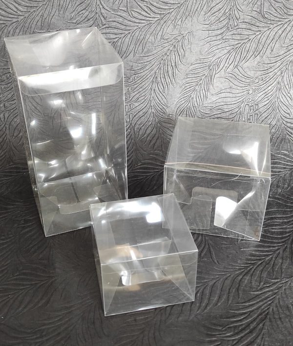 Scatole in PVC, disponibili in diverse misure, ideali per bomboniere e confezioni regalo