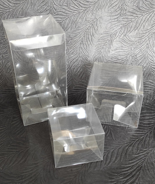 Scatole in PVC, disponibili in diverse misure, ideali per bomboniere e confezioni regalo