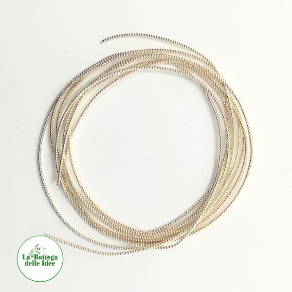 Filo a spirale per creare forme decorative modellabili. Da impreziosire con canutiglia o perline. Ideale per tecniche Biedermeier.
