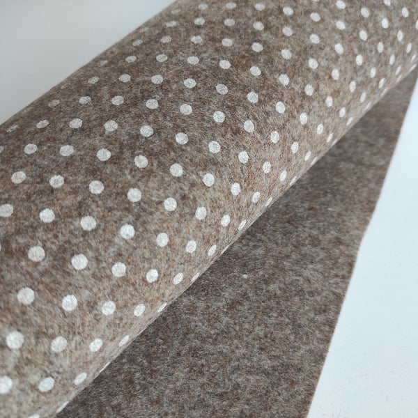 Pannolenci a pois (bianchi su fondo marrone mélange) con spessore 1 mm in taglio 30 cm x 40 cm