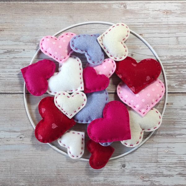 Cuori di pannolenci imbottiti