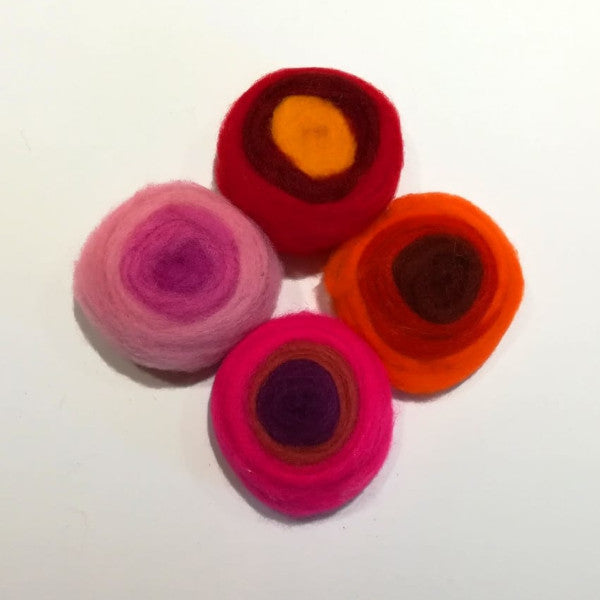 Lana cardata per infeltrimento ad ago e ad acqua. Mix rosso, arancio, rosa e bordeaux