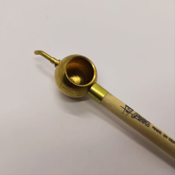 Tjanting - utensile per disegnare con la cera nella tecnica Batik