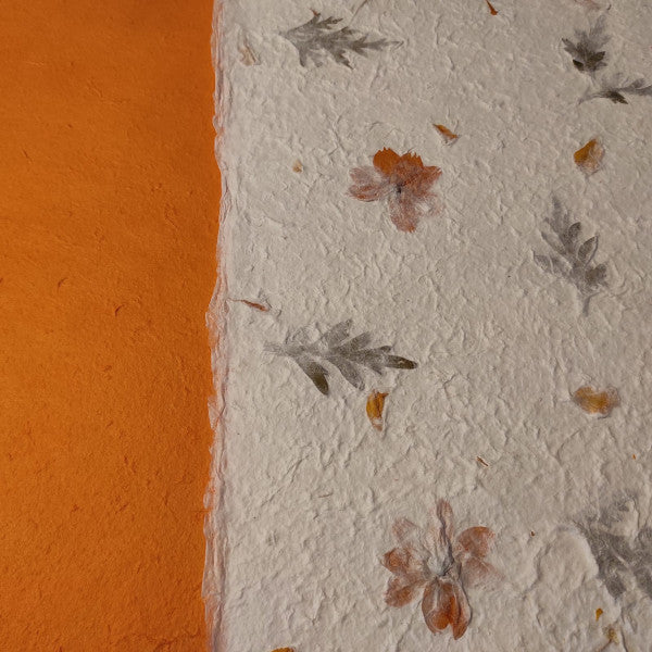 album foto con carta di gelso con inserti floreali "fiori arancioni" e dorso in carta di gelso arancione