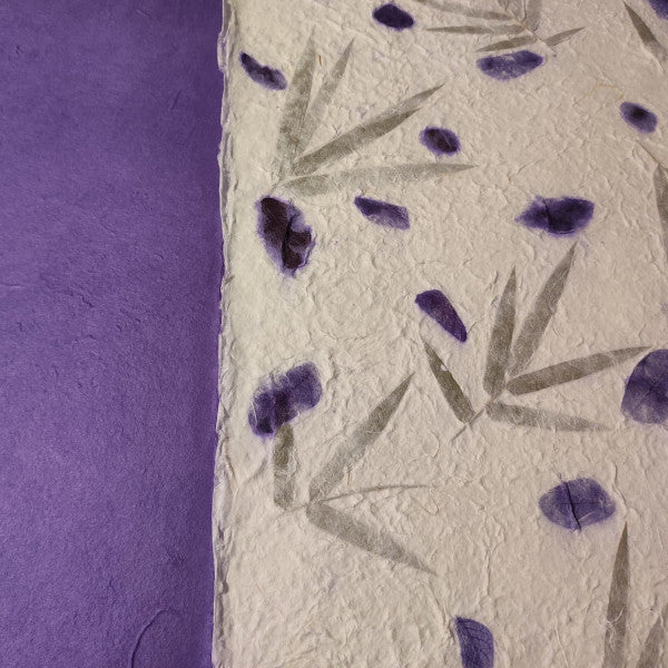 album foto con carta di gelso con inserti floreali "petali viola" e dorso in carta di gelso viola