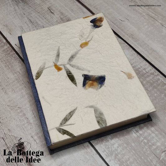 Agenda annuale media con copertina con carta artigianale