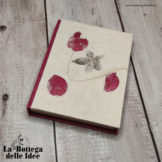 Agenda annuale media rivestita con carta di gelso con inserti floreali "Petali rosa e foglie"
