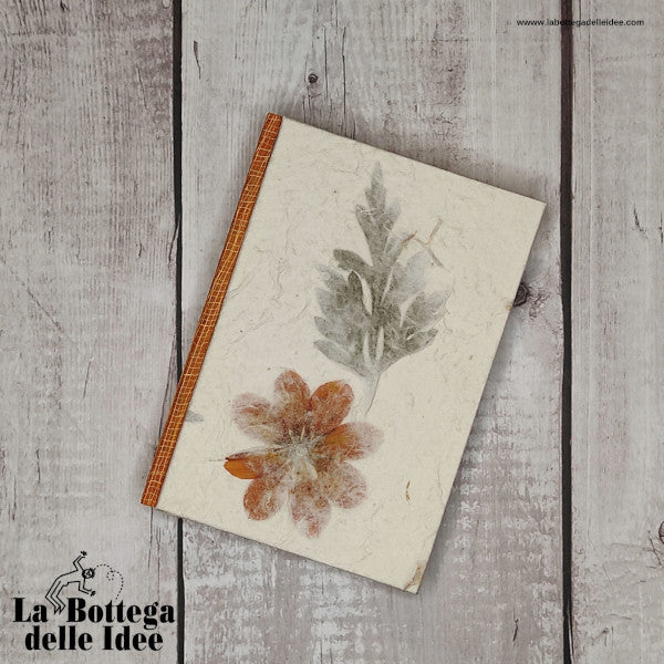 Agenda annuale piccola con copertina rivestita con carta artigianale