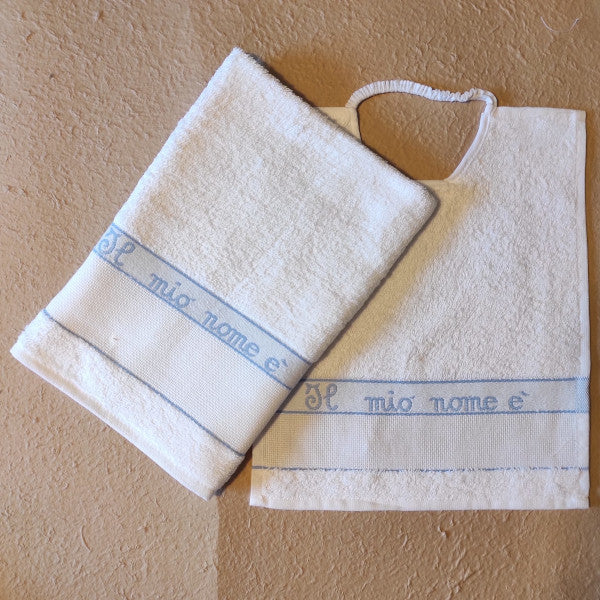 Set asilo in spugna composto da bavaglino e salvietta con fascia in tela Aida per ricamo a punto croce