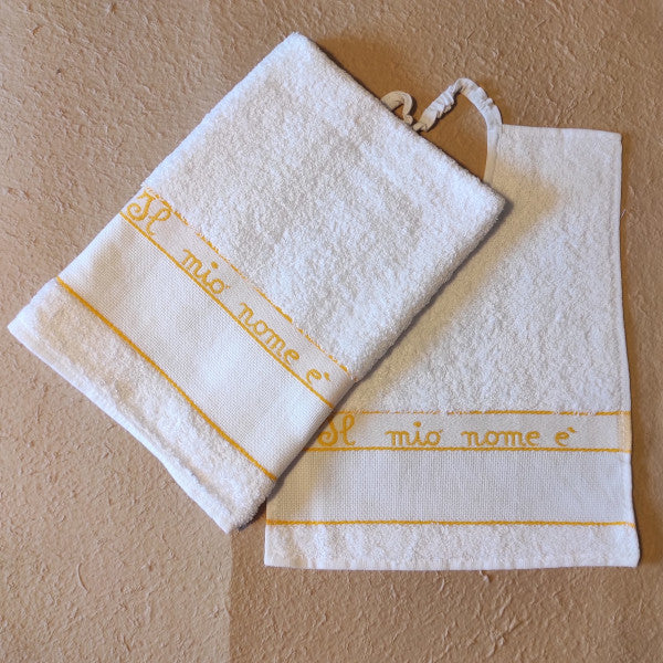 Set asilo in spugna composto da bavaglino e salvietta con fascia in tela Aida per ricamo a punto croce