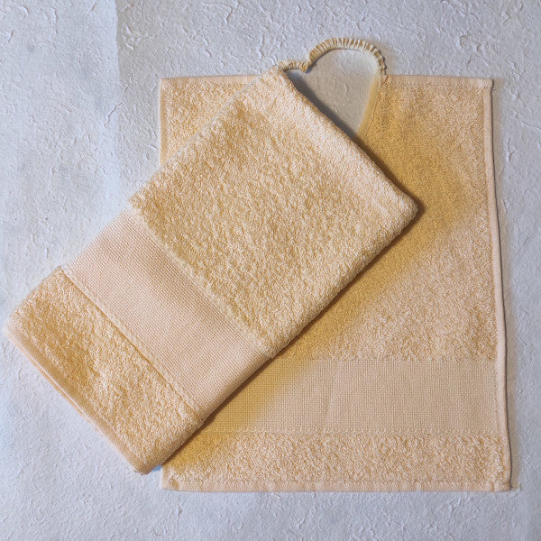 set asilo in spugna gialla composto da bavaglino e salvietta