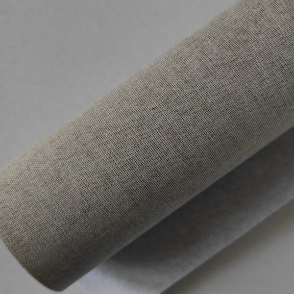 Teletta da legatoria colore pietra chiara. Grigio freddo e chiaro, dall’effetto omogeneo e sobrio. Finitura pulita e moderna.