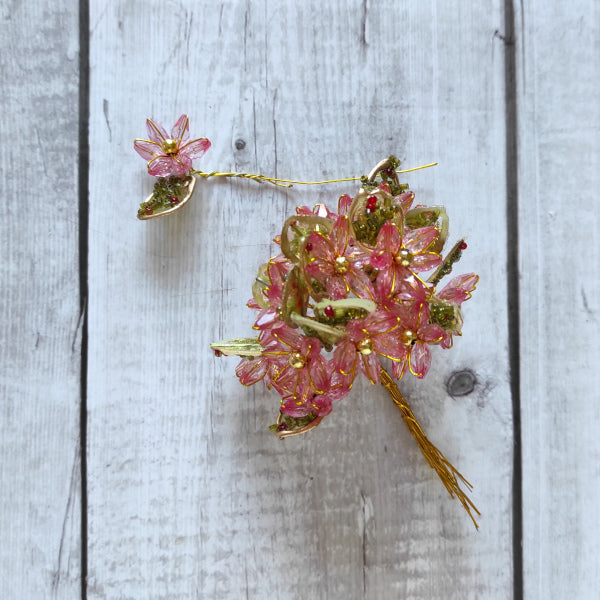 Fiori di perline con foglia per decorare bomboniere