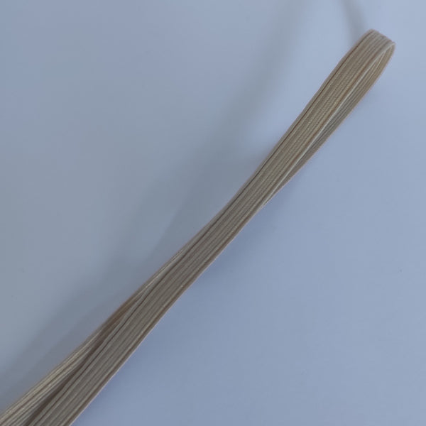elastico piatto (H 6 mm) disponibile in vari colori, ideale per lavori di legatoria e cucito creativo.