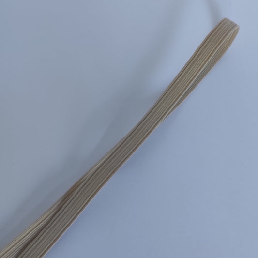 elastico piatto (H 6 mm) disponibile in vari colori, ideale per lavori di legatoria e cucito creativo.