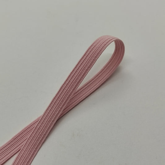 Il classico elastico piatto disponibile in diversi colori che ben si adattano a lavori di Cucito Creativo e Legatoria. H 6 mm - Rosa