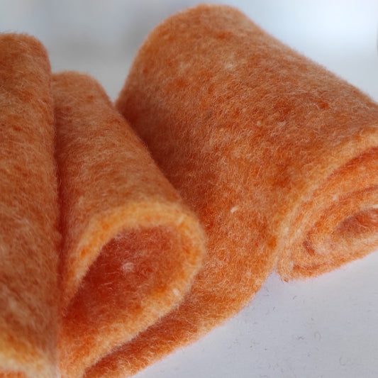 Nastro in feltro di pura lana H 15 cm ideale per decorazioni natalizie e pasquali, composizioni floreali e accessori casa. Colore: Arancio pastello