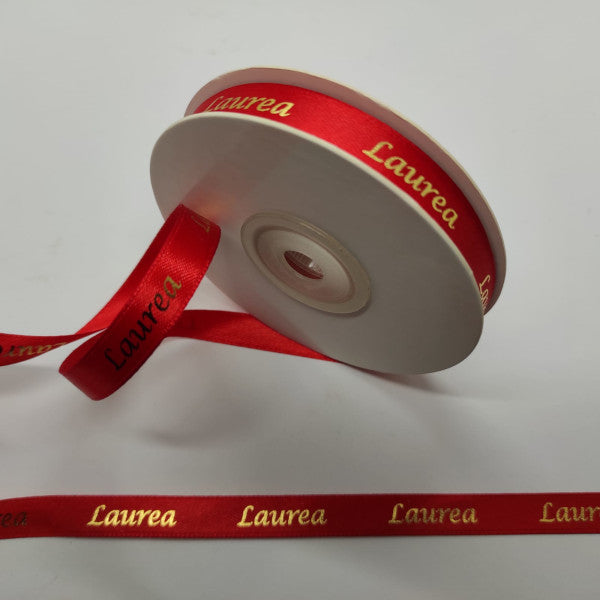 Nastro in raso colore rosso con scritta "Laurea" in oro. H 10 mm