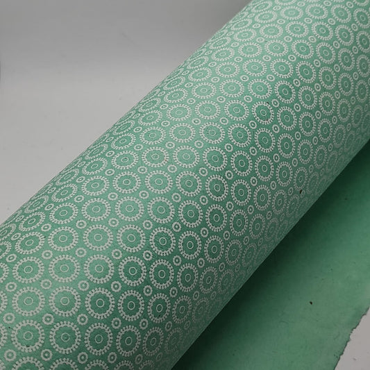 Carta Lokta di produzione artigianale nepalese. Stampa in bianco su fondo color tiffany.