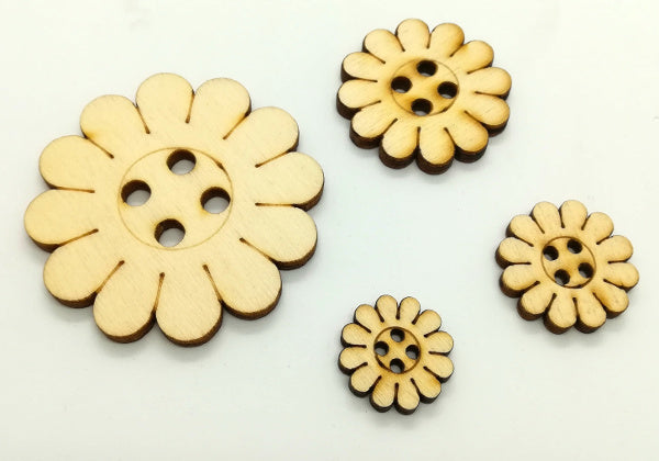 Bottone a fiore in legno naturale (4 misure)