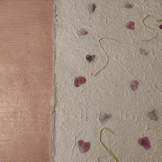 Album foto con carta di gelso con inserti floreali "foglie colorate" e dorso in Lokta Wax Cotton rosa baby